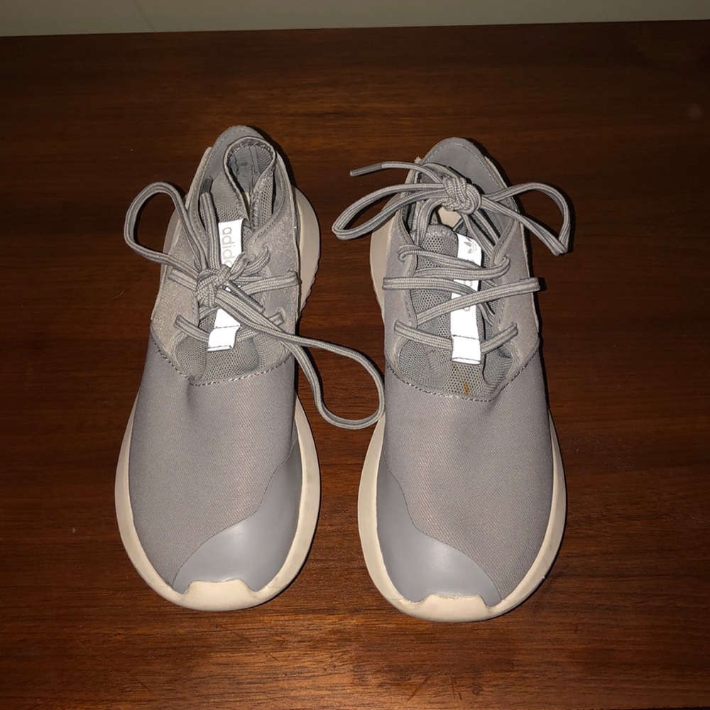 Adidas gym shoes sz 6